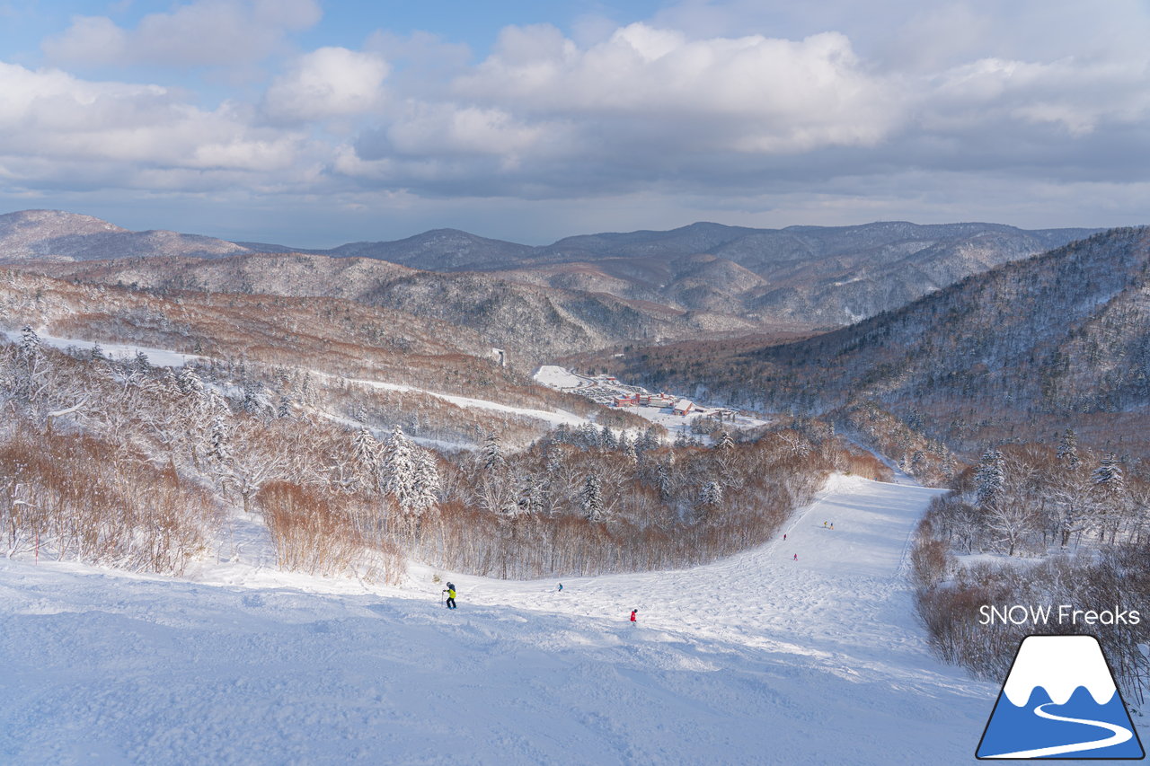 札幌国際スキー場｜積雪100cm超え！名物の急斜面『ダウンヒルコース』を含む、全てのコースが気持ち良～く滑走可能です(^^)/